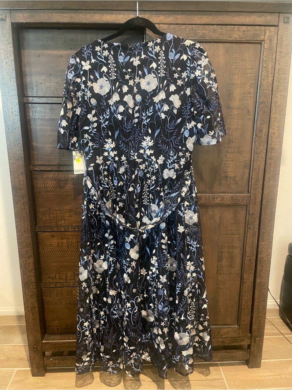 Kensie Navy Blue and White Floral V-Neck Midi Dress - Picture 14 of 15